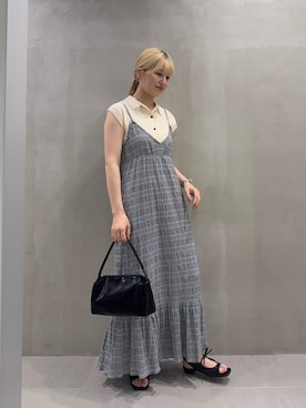 「KBF（ケイビーエフ）のマジョリカプリーツチェックキャミワンピース（ワンピース、グレー系）」を使った、ユイさん（レディース・164cm）の春コーディネート
