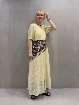 「KBF（ケイビーエフ）の2WAYタックスリーブフレアワンピース（ワンピース、イエロー系）」を使った、ユイさん（レディース・164cm）の春コーディネート