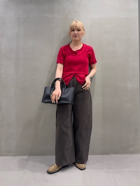 「KBF（ケイビーエフ）のチャーム付きワイドボックスBAG（ハンドバッグ、ブラック系）」を使った、ユイさん（レディース・164cm）の春コーディネート