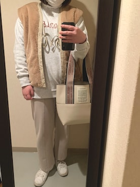 「ホワイトスニーカー」｜「アイテム（スウェット）」を使った、yukkoさん（レディース・164cm）の冬コーディネート