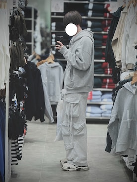 「アイテム（パーカー）」を使った、山口 優さん（メンズ・180cm・20代）の秋コーディネート