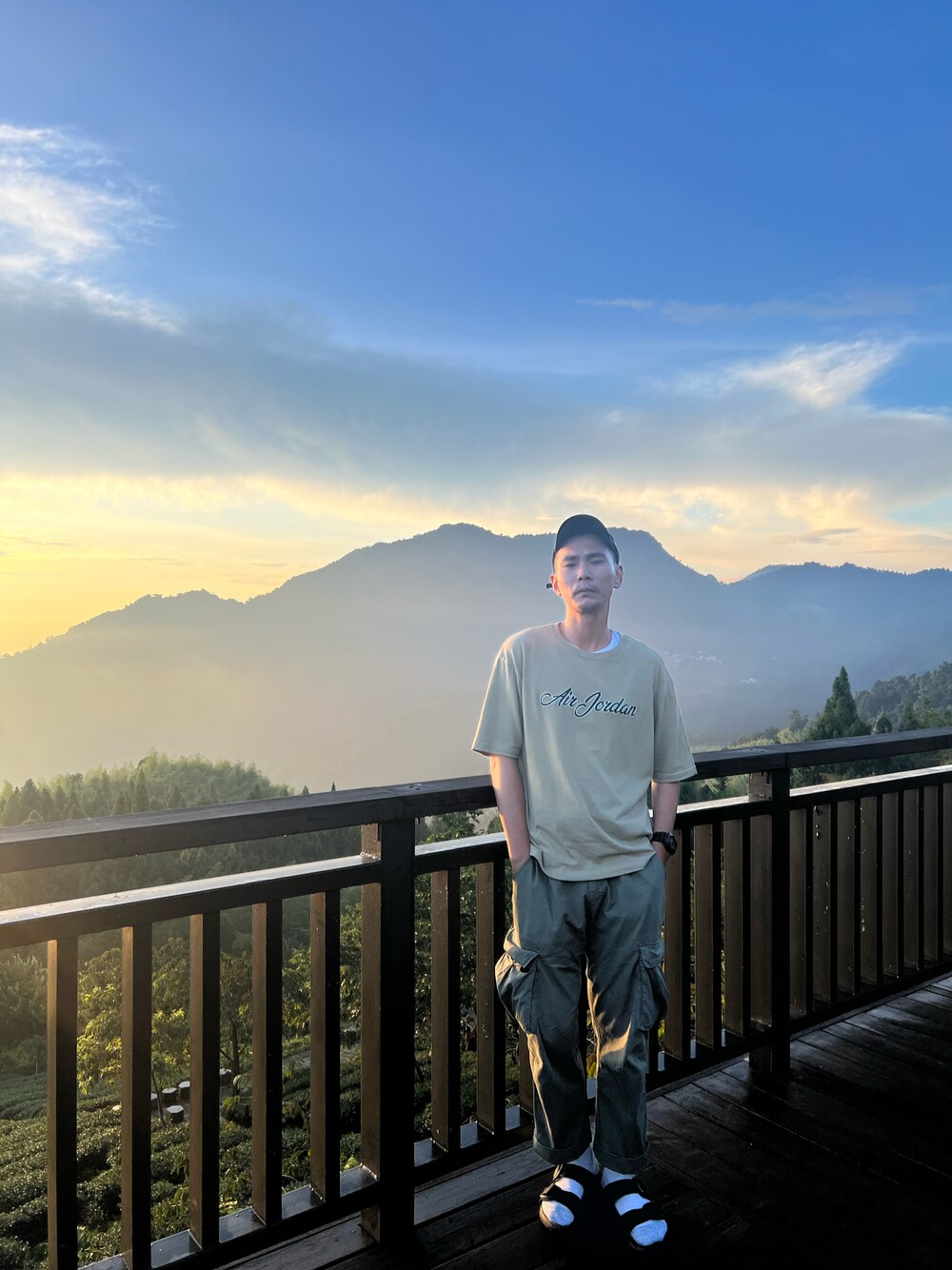 「WTAPSのアイテム（パンツ、グリーン系）」を使った、Tinさん（メンズ・181cm）の夏コーディネートの1枚目の写真