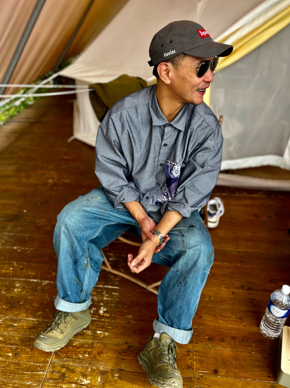 「Supreme のアイテム（キャップ、ブラック系）」を使った、Tinさん（メンズ・181cm）の秋コーディネートの1枚目の写真