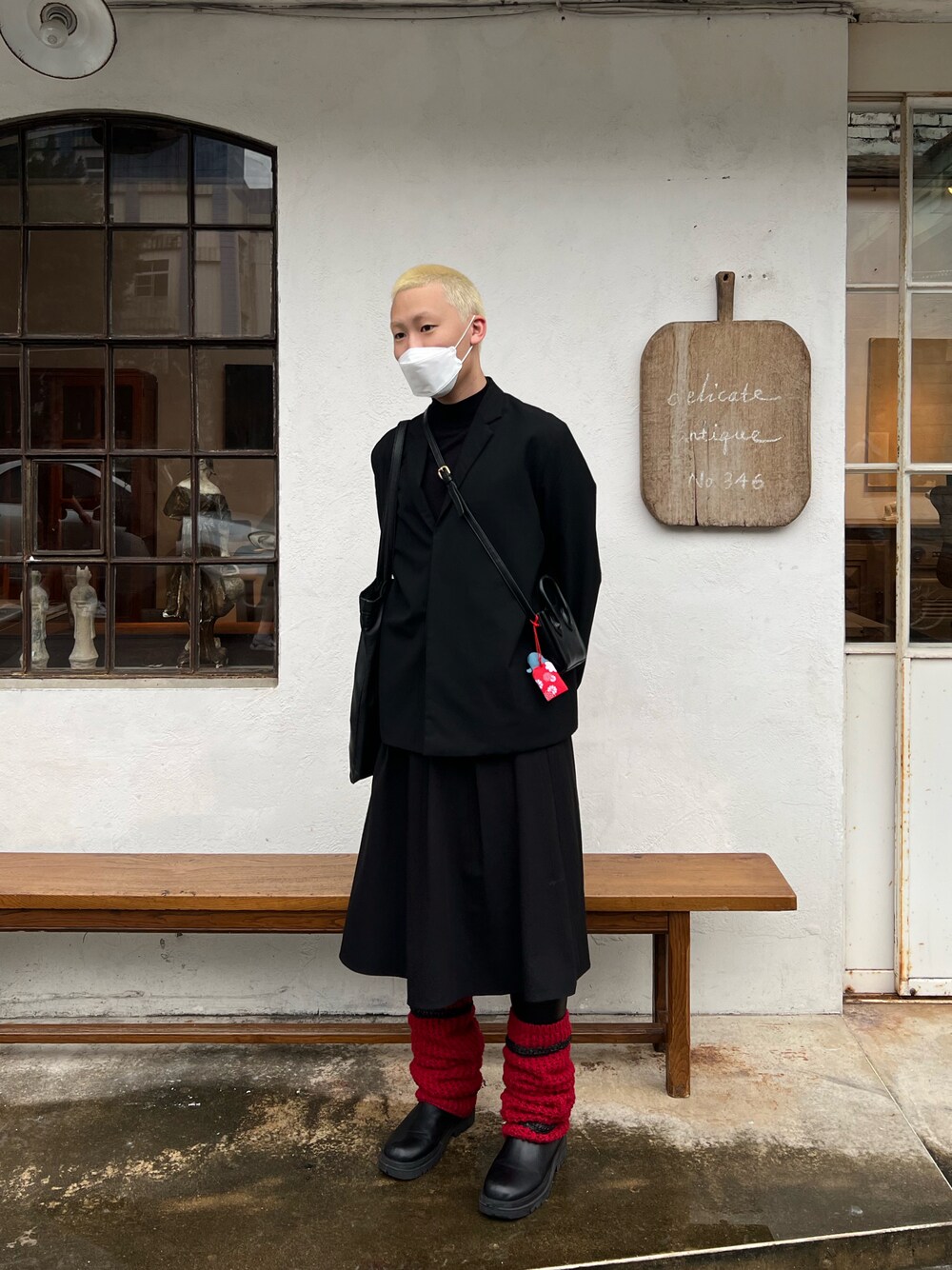 「ootd、街頭穿搭、休閒、日系極簡、雨天搭配」｜「d+afのアイテム（ブーツ、ブラック系）」を使った、陳郡霆さん（メンズ・177cm）の冬コーディネートの1枚目の写真