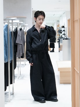 「TAAKK（ターク）の【TAAKK】TEXTURED SHRINKAGE TROUSERS（その他パンツ、ブラック系）」を使った、Aoi Sugiyama さん（メンズ・170cm）の夏コーディネート