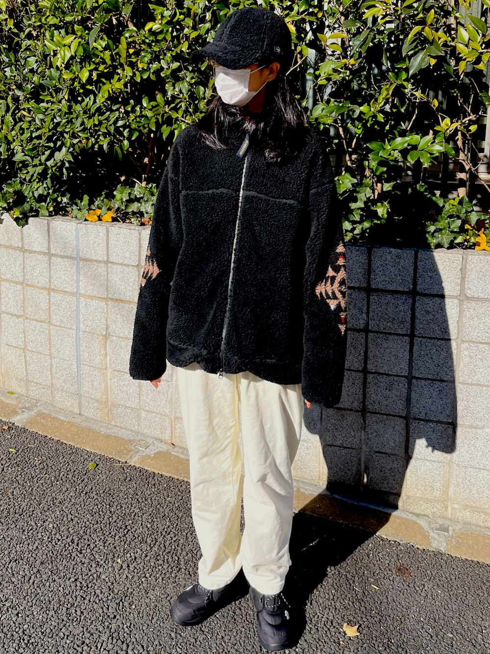 「大人カジュアル、あったかコーデ、オーバーサイズ、パンツスタイル、高身長コーデ、ボアジャケット、ボアキャップ、ペンドルトン、コーデュロイパンツ、私の推しブランド、ベイフロー(BAYFLOW)」｜「PENDLETONの【PENDLETON】BOA BLOUSON EX（ブルゾン、ブラック系）」を使った、mama さん（レディース・169cm）の冬コーディネートの1枚目の写真