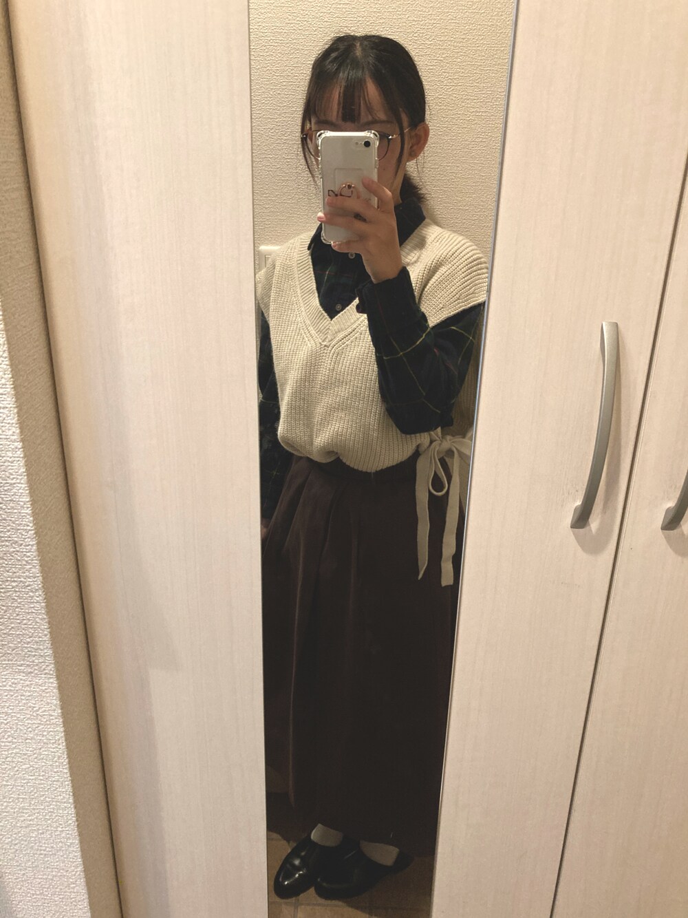 「秋冬コーデ、秋服、カジュアルガーリー、FUDGE」｜「HARUTAのアイテム（ローファー、ブラック系）」を使った、あんずさん（レディース・153cm）の秋コーディネートの1枚目の写真