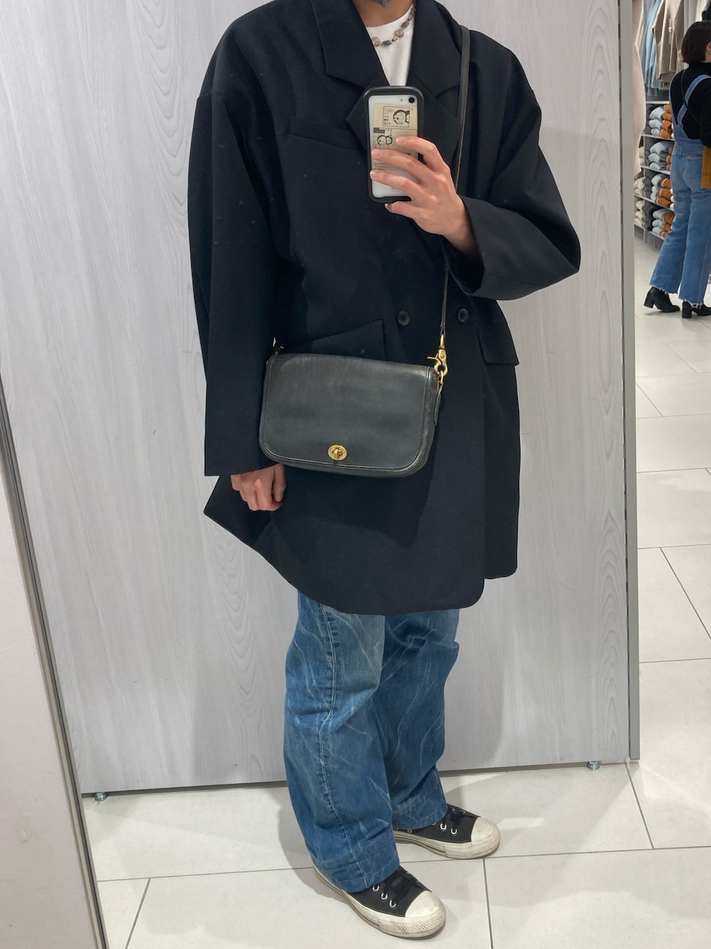 「秋服、ハレ、コンバース、フレアデニム、古着MIX、オールドコーチ、MHL.」｜「HAREのジャケットコートSS(HARE)（テーラードジャケット、ブラック系）」を使った、むらさん（メンズ・175cm）の秋コーディネートの1枚目の写真