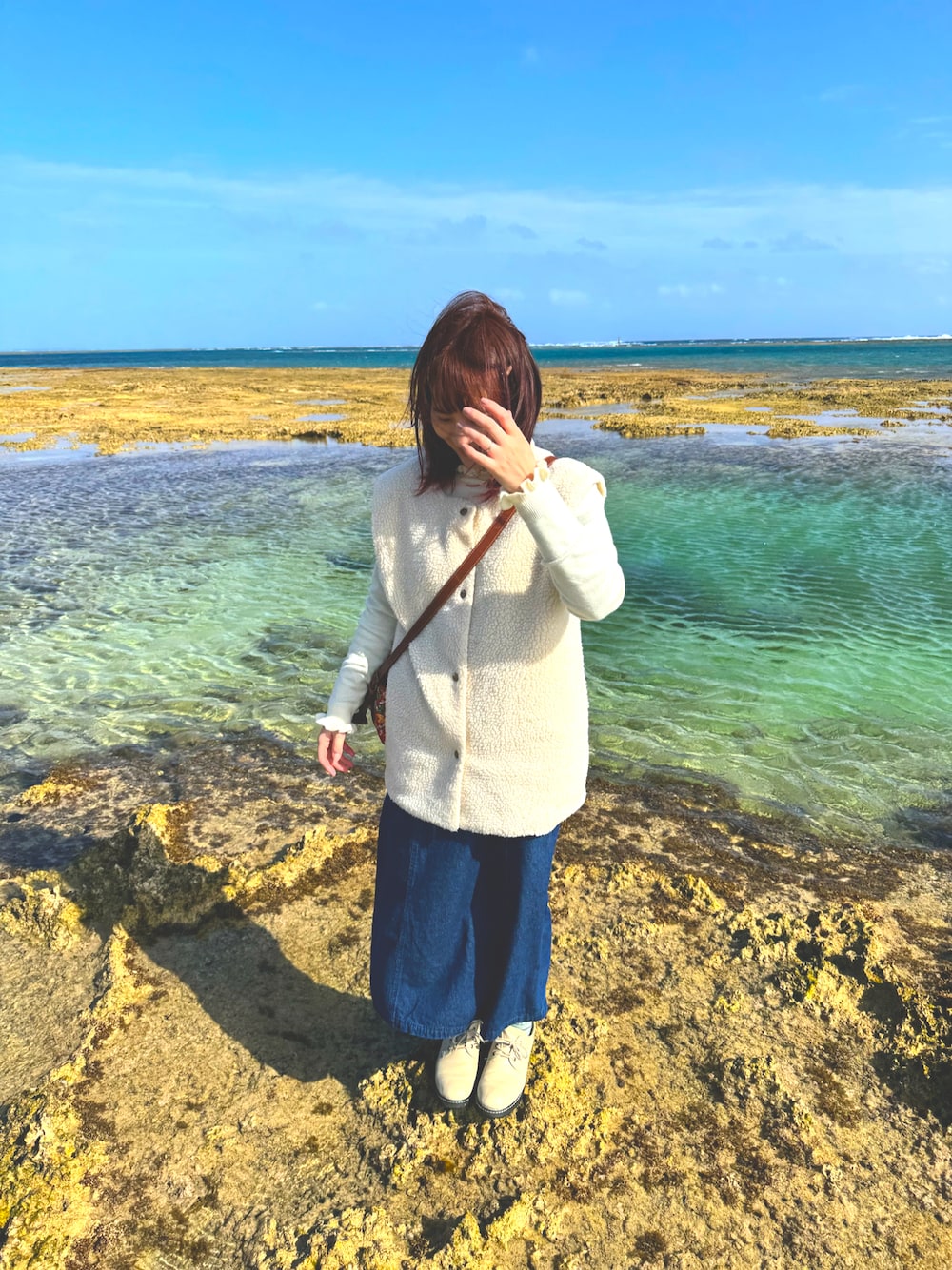 「春服コーデ、沖縄旅行、低身長女子、全部同じブランド」｜「ehka sopoのベスト（ベスト、ホワイト系）」を使った、あい。さん（骨格ストレート・レディース・154cm）の春コーディネートの1枚目の写真