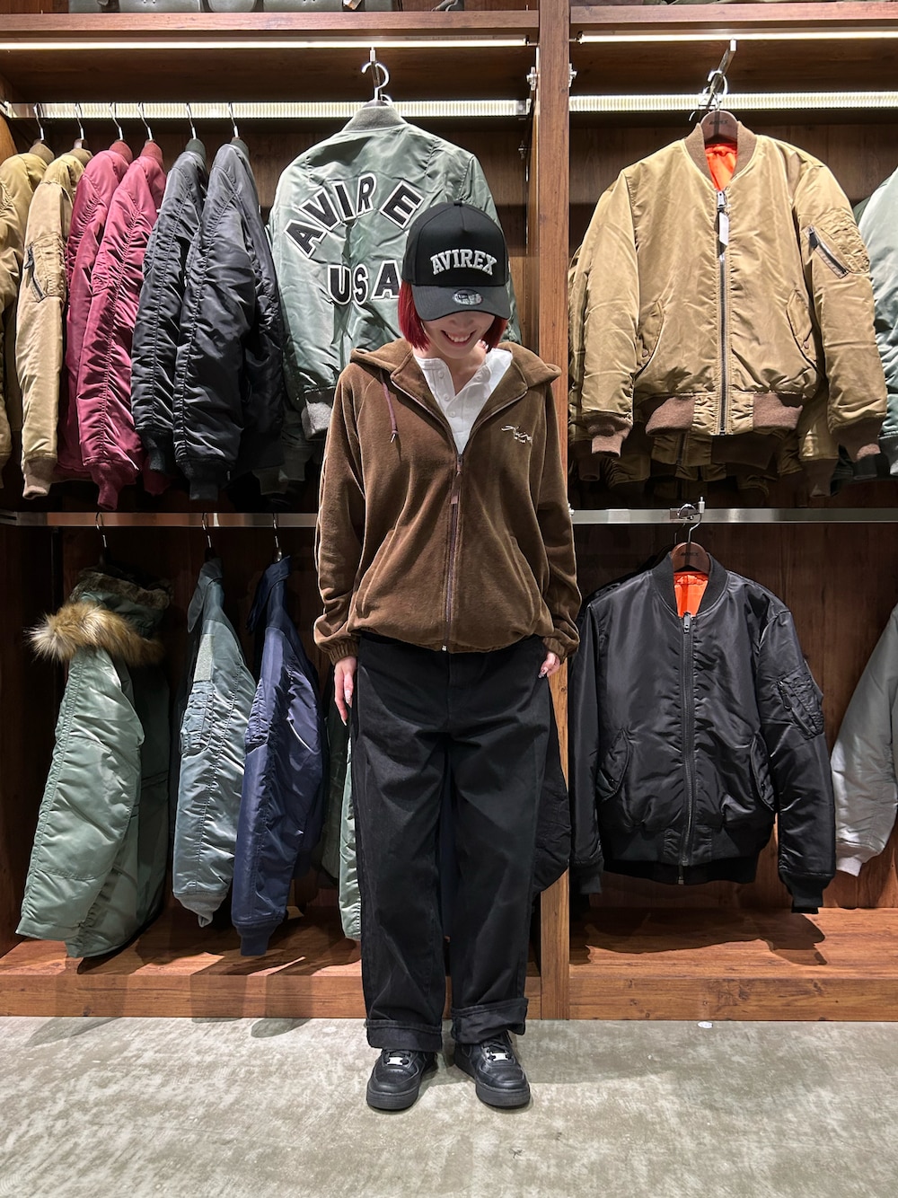「AVIREX、AVIREXBelle、AVIREX海老名、NEW ERA、コラボ、冬コーデ、スタッフコーデ、パーカー、キャップ、いいね、save、フォローお願いします🤑」｜「NEW ERAの《AVIREX × NEWERA》9FORTY A-FRAME LOGO CAP ADJUSTABLE / 9フォーティー Aフレーム ロゴキャップ アジャスタブル（キャップ、グリーン系）」を使った、あいかさん（レディース・158cm）の冬コーディネートの1枚目の写真