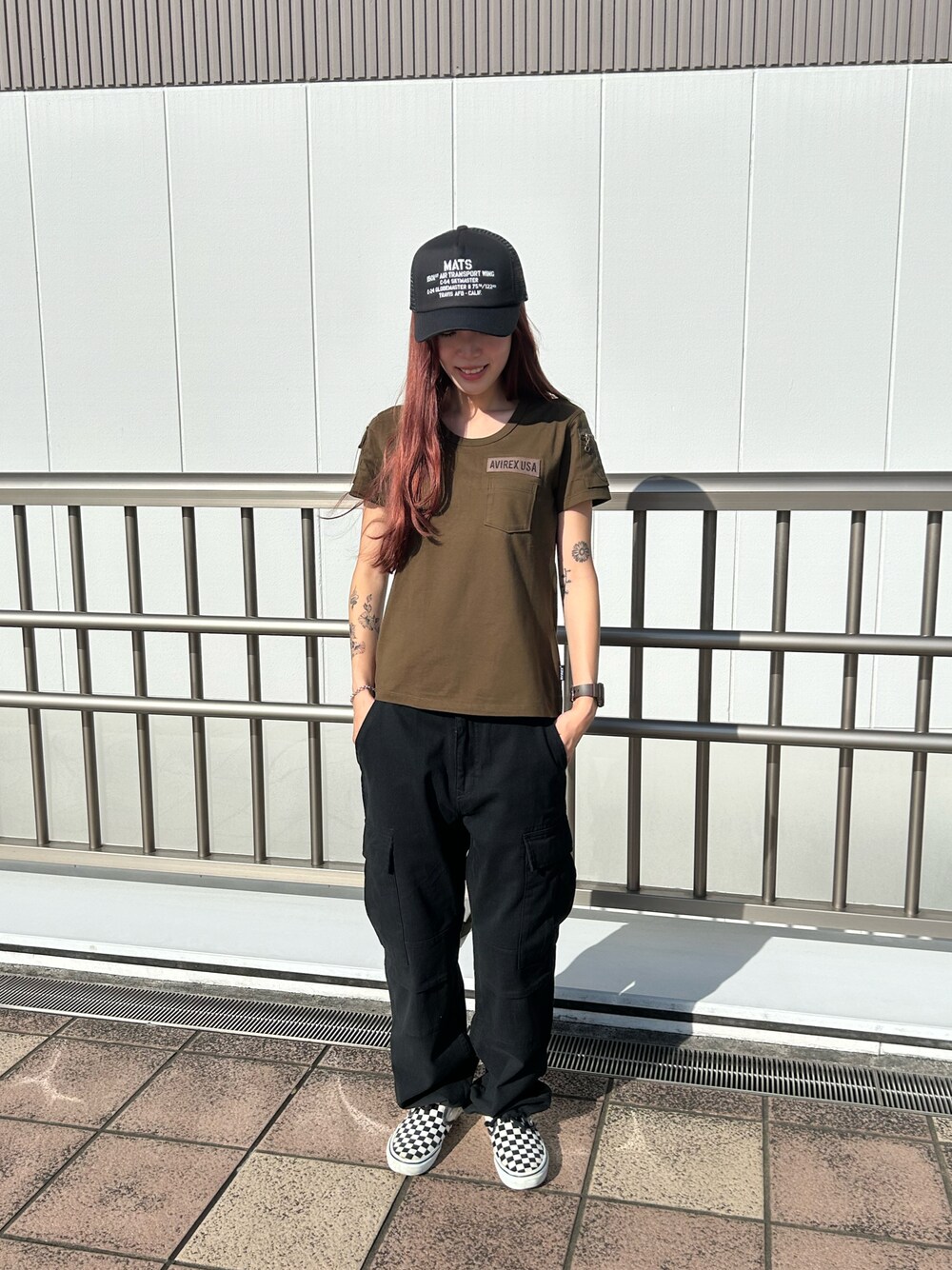 「ミリタリー、シンプル、スタッフコーデ、AVIREX、ラフ、定番、夏コーデ、秋コーデ、AVIREXBelle、AVIREX海老名」｜「AVIREXのMESH CAP MATS / メッシュ キャップ / AVIREX / アヴィレックス（キャップ、ブラック系）」を使った、あいかさん（レディース・158cm）の秋コーディネートの1枚目の写真