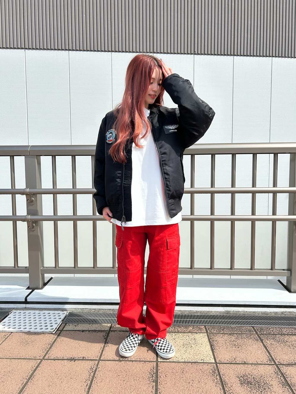 「AVIREX、AVIREXBelle、AVIREX海老名、秋コーデ、冬コーデ、MA-1、赤パンツ、シンプル、ユニセックス、いいね、save、フォローお願いします🤑」｜「PEANUTSの《AVIREX × PEANUTS》LONG SLEEVE T-SHIRT "FLYING ACE" / 長袖Tシャツ "フライング エース" / ピーナッツ / アヴィレックス（Tシャツ/カットソー、ホワイト系）」を使った、あいかさん（レディース・158cm）の秋コーディネートの1枚目の写真
