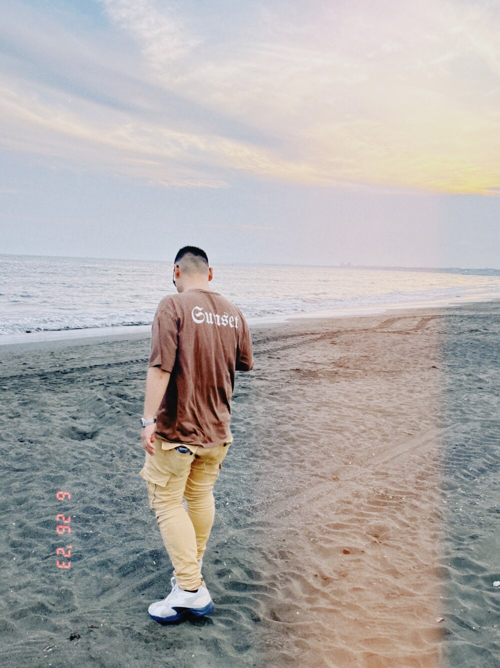 「夏コーデ、スニーカー、おしゃれさんと繋がりたい、夏だ！Tシャツ着よう！、Ｔシャツ、ブラウン、はじめましてコーデ」｜「mnmlのアイテム（その他、ブラウン系）」を使った、NA2さん（メンズ・170cm）の夏コーディネートの1枚目の写真