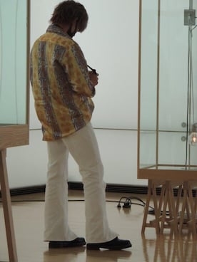 「HARE（ハレ）のセンタースリットデニム(HARE)（デニムパンツ、ホワイト系）」を使った、tatuki.omiさん（メンズ・175cm）の秋コーディネート
