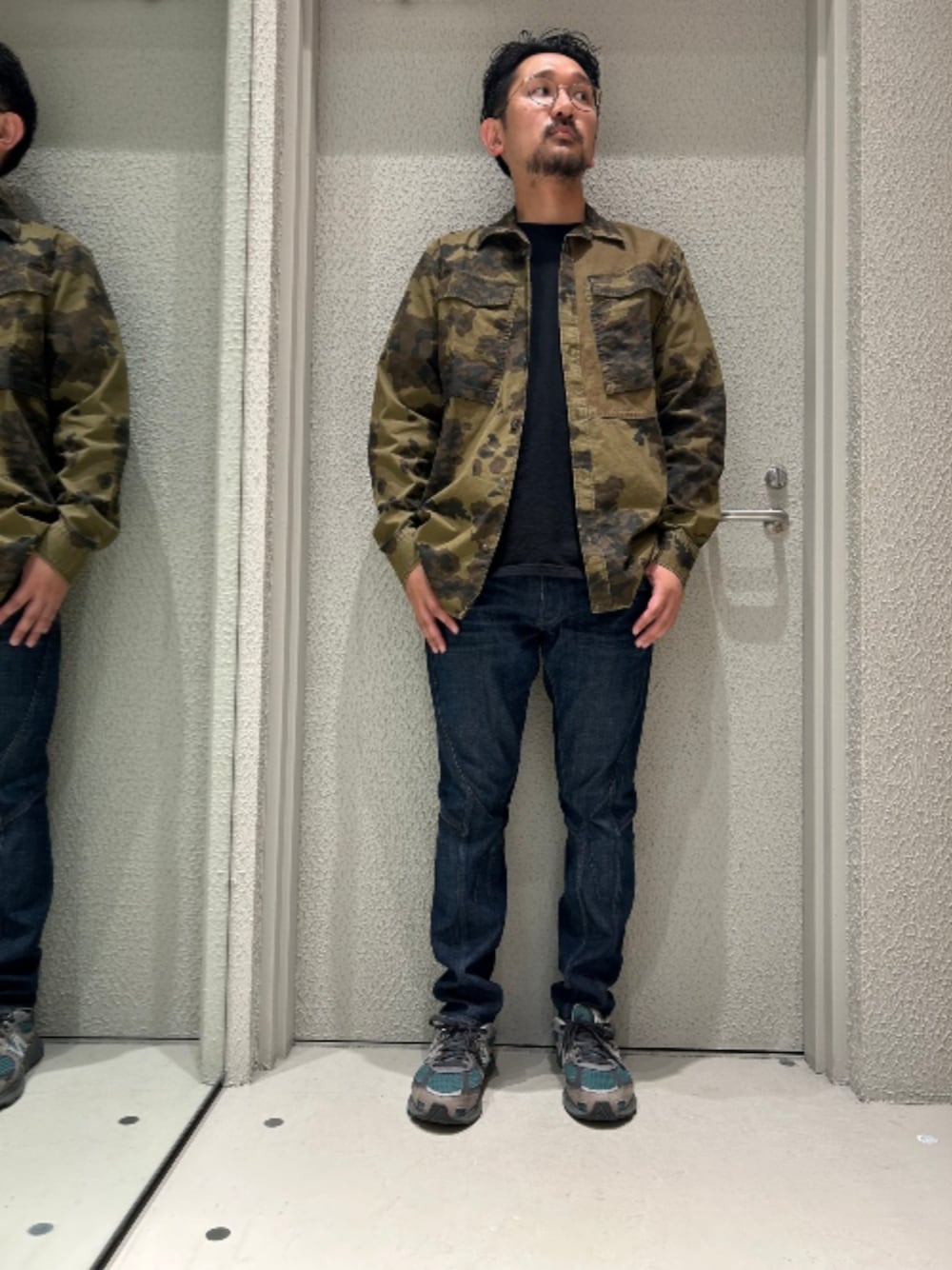 その他のシャツ/ブラウス、ブルー系のデニムパンツを着用したメンズの夏コーディネートの1枚目の写真