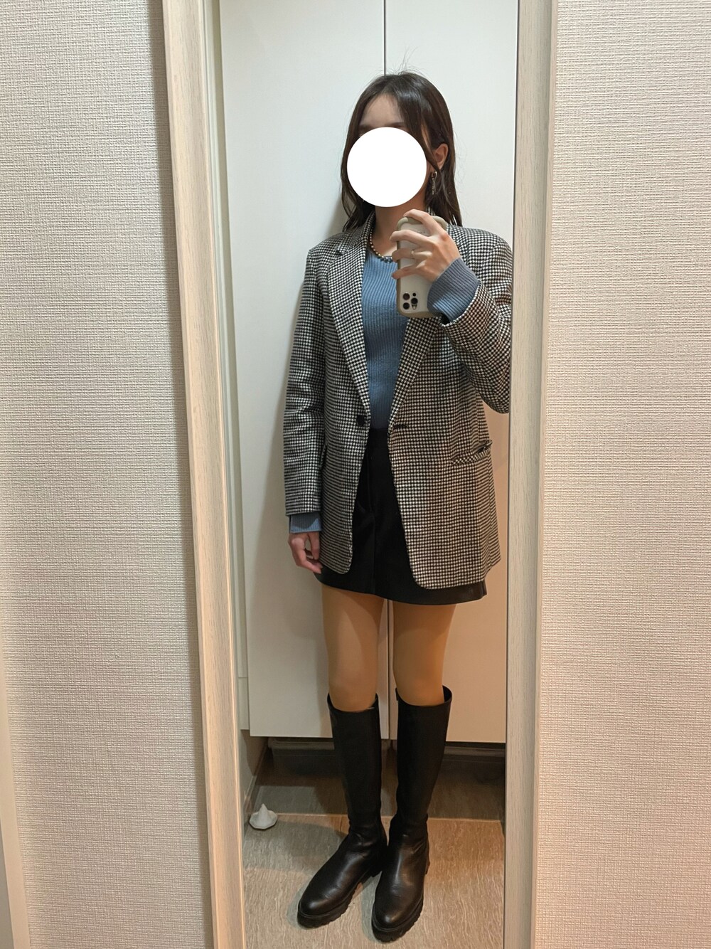 「秋のコーデ、ロングブーツ、休日スタイル」｜「DIANAのアイテム（ブーツ、ブラック系）」を使った、Uさん（レディース・159cm）の秋コーディネートの1枚目の写真