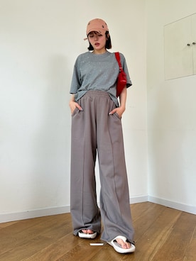 「Lil Ambition（リルアンビション）のビジューTシャツ（Tシャツ/カットソー、グレー系）」を使った、ももち Momochi｜牛江桃子さん（レディース・160cm）の夏コーディネート