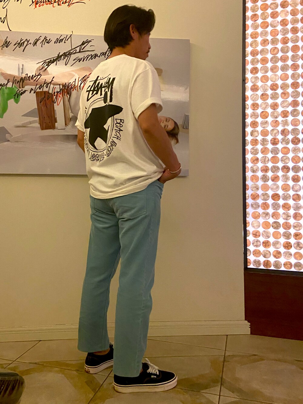 「夏コーデ、今日のコーデ、オトナカジュアル、白Tシャツ、プリントT、メンズコーデ、stussy、california general store、SURF、サーフ」｜「California General Storeの＜California General Store＞SUMMER CORD PANTS/パンツ（その他パンツ、グリーン系）」を使った、Kousuke Matsumotoさん（メンズ・171cm）の夏コーディネートの1枚目の写真