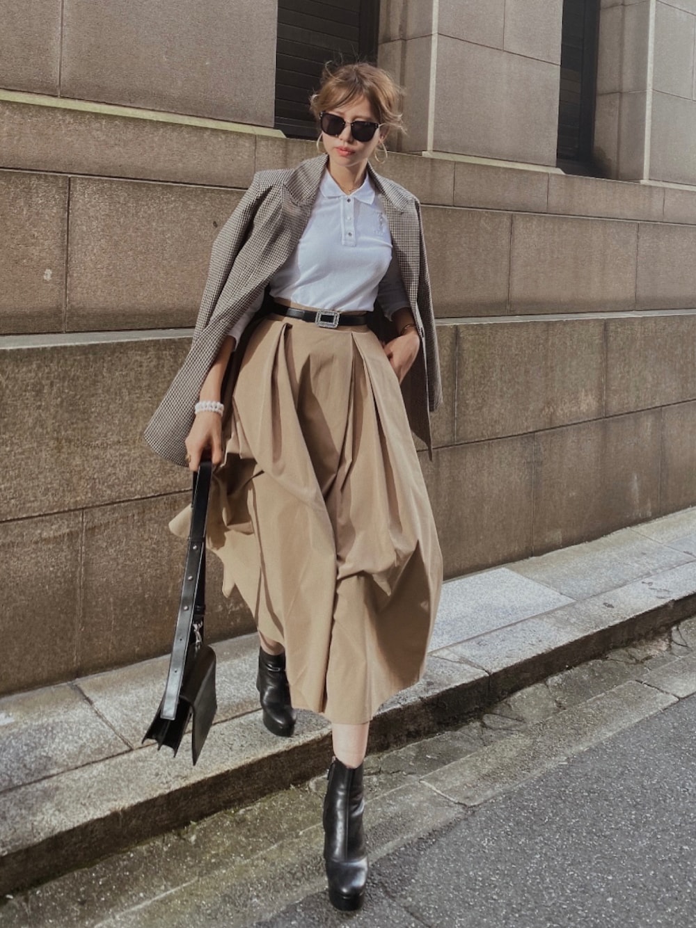 CELINE セリーヌ レディース ポロシャツ ロゴ チェーン ブラウンベージュ CELINEのポロシャツを使ったレディース人気ファッションコーディネート