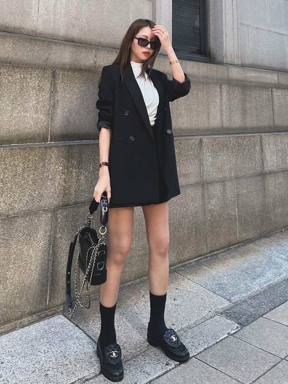 CHANELのローファーを使った人気ファッションコーディネート