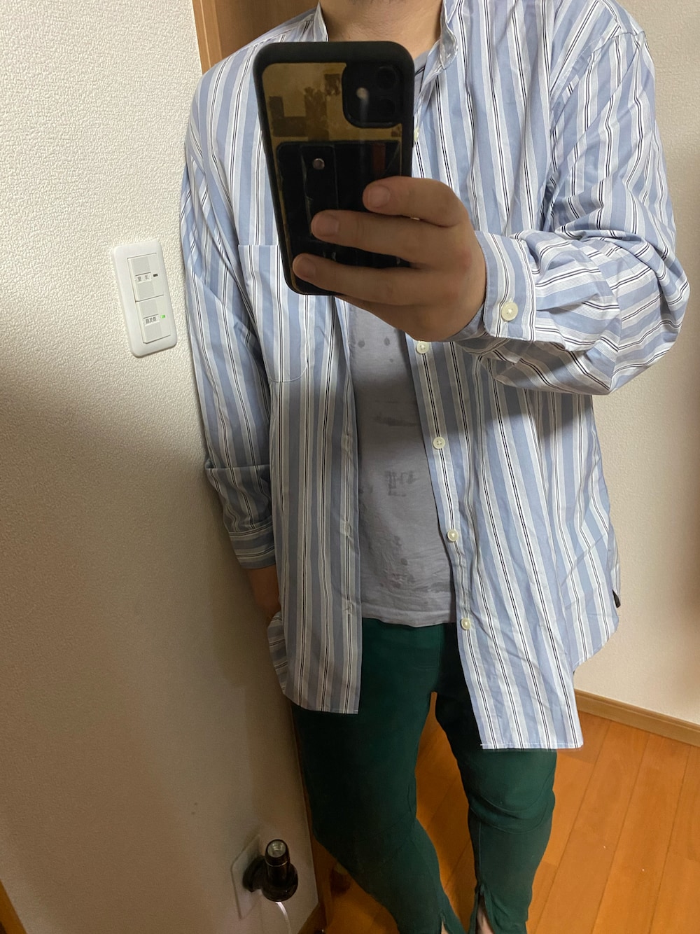 「シャツスタイル、ストライプ、GU、スーピマコットン、Tシャツ、UNIQLO、UNIQLO U、スキニー、ジャージ、ジャージーパンツ、glamb、いいね、save、フォローお願いします🤑、フォローミー、フォローお願いします、おしゃれさんと繋がりたい」｜「GUのアイテム（シャツ/ブラウス、ブルー系）」を使った、flocon de neige(ZOZOブランド化2021プロフ応援お願いします）さん（メンズ・177cm）の秋コーディネートの1枚目の写真