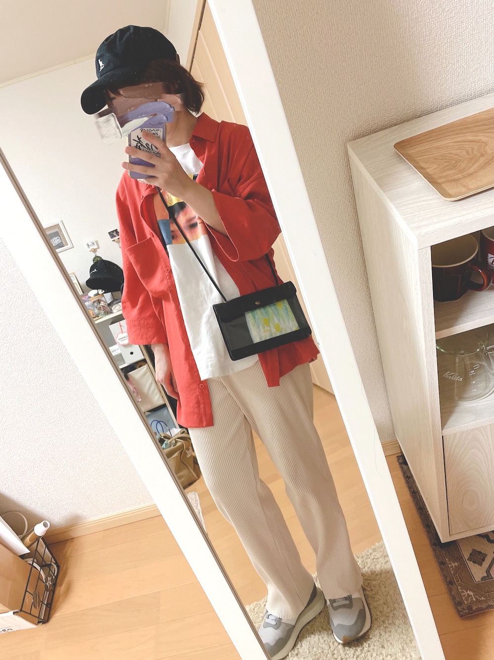 「初夏コーデ、ビッグシルエット、休日スタイル、リブパンツ、ミニバッグ、グラフィックＴ、キャップ×メガネ、メンズライク、赤シャツ、オーバーシャツ、アウトドアスタイル、ハーフパンツ、サンダル×靴下、低身長女子、シャツスタイル」｜「LOWRYS FARMのボックスセットシャツ６Ｓ　272139（シャツ/ブラウス、レッド系）」を使った、ユズルさん（レディース・150cm）の夏コーディネートの1枚目の写真