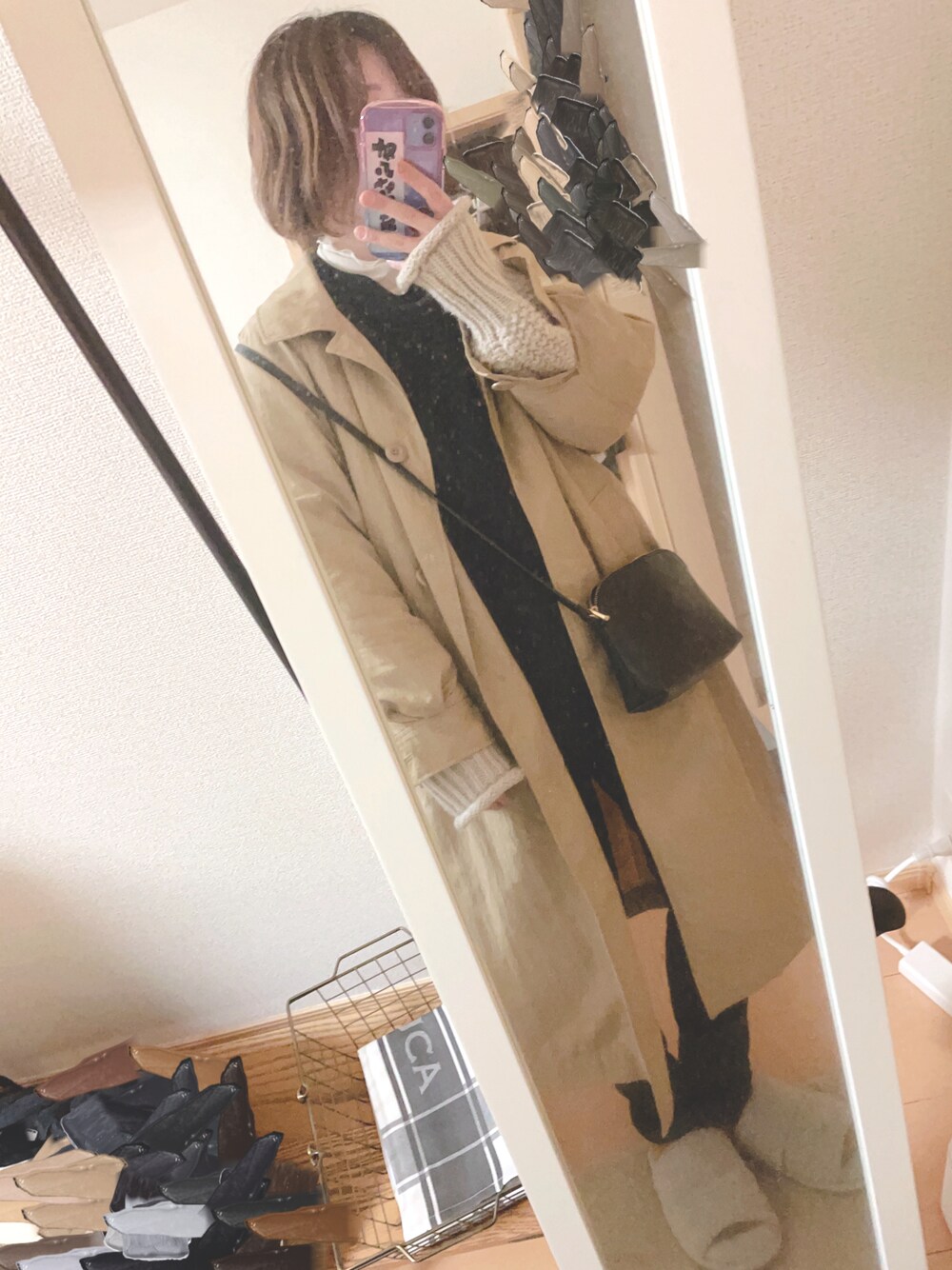 「低身長女子、春アウター、ステンカラーコート、ビッグスウェット、シアートップス、ミニバッグ、LIVEコーデ、メンズライク、プチプラ」｜「HOMMEのアイテム（スウェット、その他）」を使った、ユズルさん（レディース・151cm）の春コーディネートの1枚目の写真