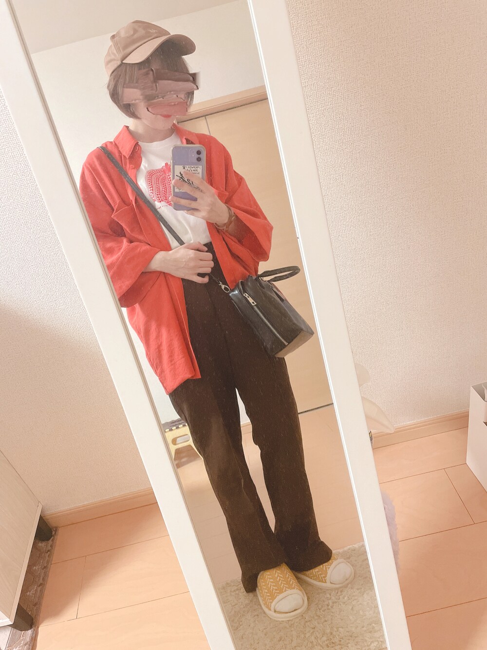 「夏コーデ、オーバーシャツ、レッド、かぼちゃ、草間彌生、センターシーム、メンズライク、休日コーデ、カラーコーデ、キャップ×メガネ、低身長女子、ビタミンカラー、フレアパンツ、夏だ！Tシャツ着よう！」｜「AMERICAN HOLICの綿キャップ（キャップ、イエロー系）」を使った、ユズルさん（レディース・150cm）の夏コーディネートの1枚目の写真
