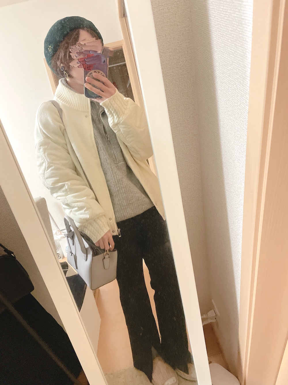 「ベレー帽、ニット、ハーフジップニット、ラインニット、キルティングブルゾン、スリットパンツ、シアートップス、ハイネック、シルバーアクセサリー、休日コーデ、ランチ、秋冬、低身長女子、ベレー帽×メガネ」｜「CHILD WOMANの自転車刺しゅう　フェルトベレー帽（ハンチング/ベレー帽、グリーン系）」を使った、ユズルさん（レディース・151cm）の秋コーディネートの1枚目の写真