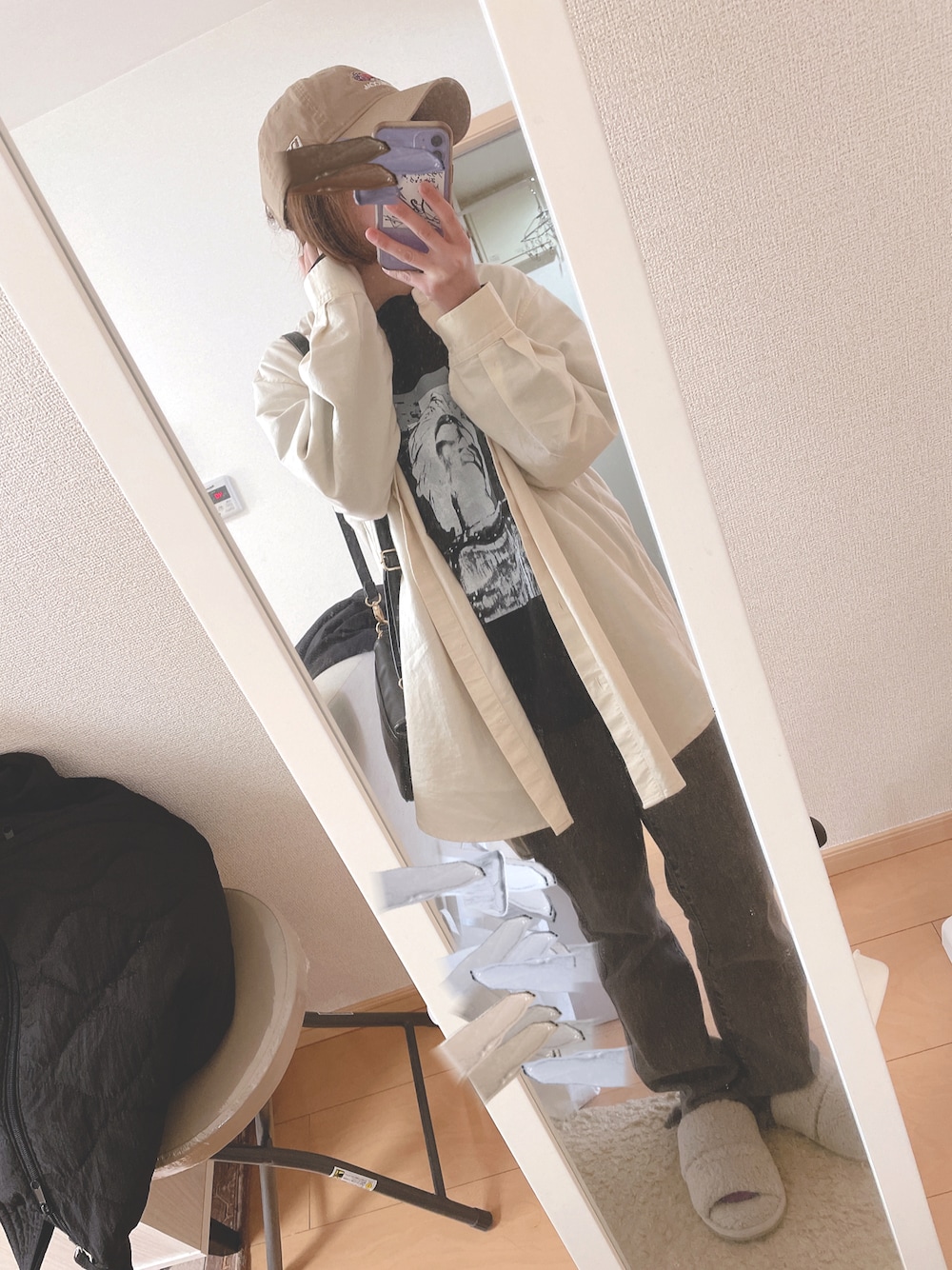 「春服デビュー宣言、低身長女子、スタンドカラーシャツ、フレアデニム、くすみカラー、キャップ×メガネ、休日コーデ、納車日、ビッグシルエット、グラフィックＴ、メンズライク、ゆるコーデ」｜「FRUIT OF THE LOOMのFTL NEW ERA 920（キャップ、ベージュ系）」を使った、ユズルさん（レディース・151cm）の春コーディネートの1枚目の写真