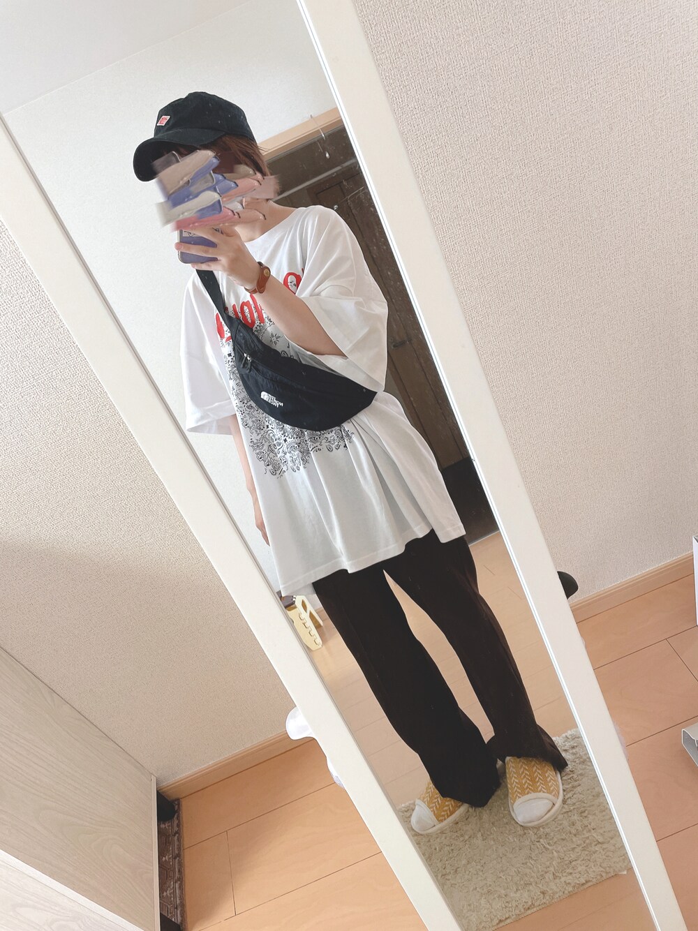 「リラックススタイル、低身長女子、少年、オーバーサイズ、ロゴT、バックプリント、フレアパンツ、センターシーム、キャップ×メガネ、休日スタイル、ペイズリー、メンズライク、ストリート、メガネ女子、ビッグシルエット」｜「DANTONの【DANTON】ダントンCAP（キャップ、ブラック系）」を使った、ユズルさん（レディース・150cm）の夏コーディネートの1枚目の写真