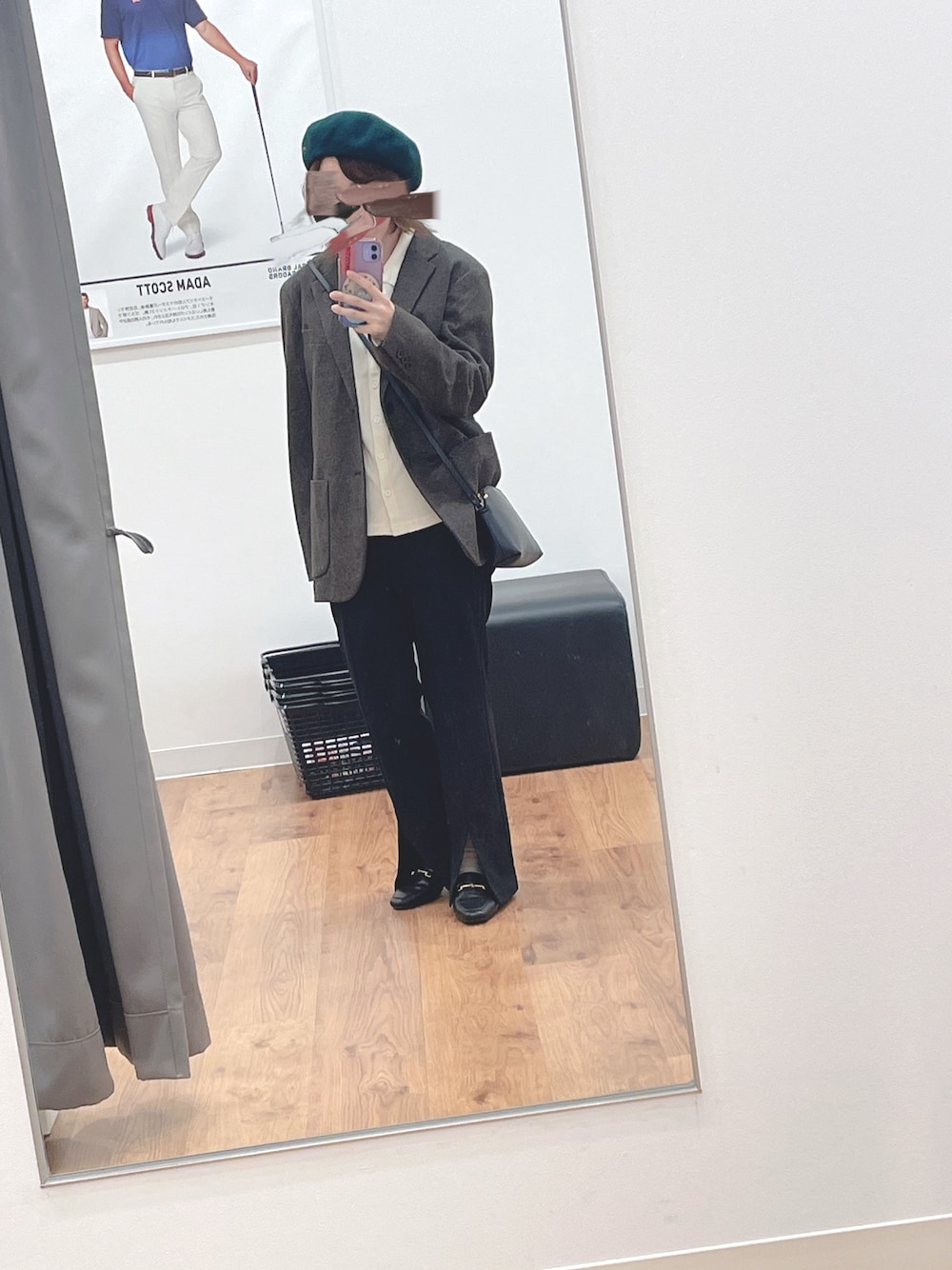 「秋っぽコーデ更新中、きれいめコーデ、大人女子、ブラウン、150cm台コーデ、ベレー帽、襟付きカーディガン、ローファー×靴下、スリットパンツ、フレアパンツ、ミニバッグ」｜「CHILD WOMANの自転車刺しゅう　フェルトベレー帽（ハンチング/ベレー帽、グリーン系）」を使った、ユズルさん（レディース・151cm）の秋コーディネートの1枚目の写真