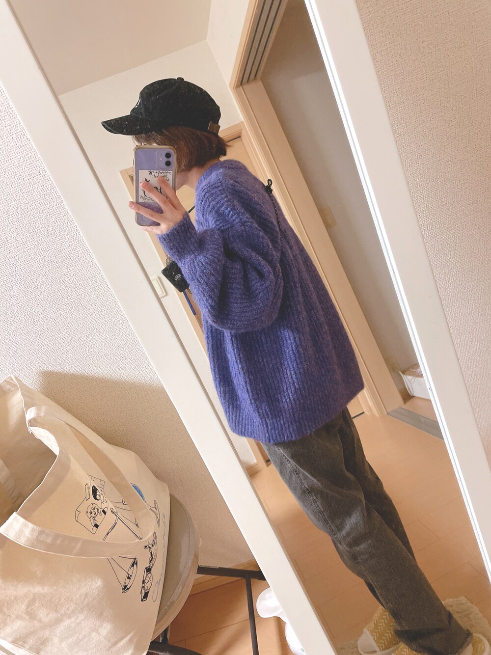 「オトナカジュアル、休日コーデ、ボリューム袖、ミックスカラー、ビッグシルエット、フレアデニム、カットオフデニム、キャップ×メガネ、タイヤ交換、ニットコーデ、低身長女子、シャギーニット」｜「KANGOLのカンゴール キャップ ストラップバック ウォッシュド ベースボール  ローキャップ KANGOL STRAPBACK CAP WASHED BASEBALL（キャップ、ベージュ系）」を使った、ユズルさん（レディース・151cm）の秋コーディネートの1枚目の写真