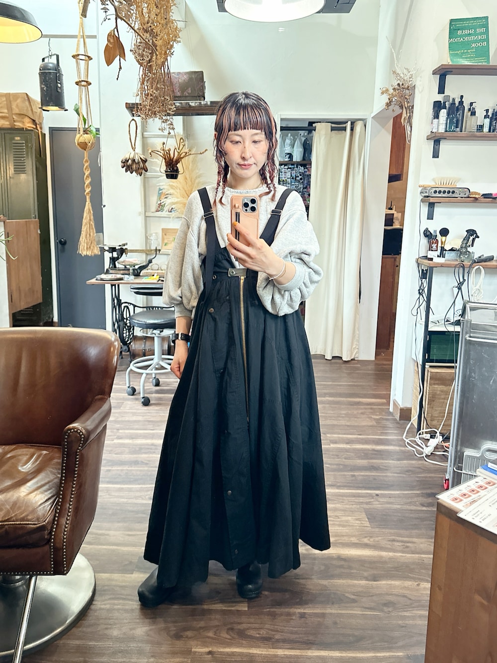 「オトナカジュアル、大人かわいい、ootd、軍モノ、リメイクスカート、着回しコーデ、春ファッション、40代ファッション、ママコーデ、美容師コーデ、美容師、ママファッション」｜「miciのアイテム（スウェット、グレー系）」を使った、emkさん（骨格ウェーブ・レディース・165cm）の春コーディネートの1枚目の写真