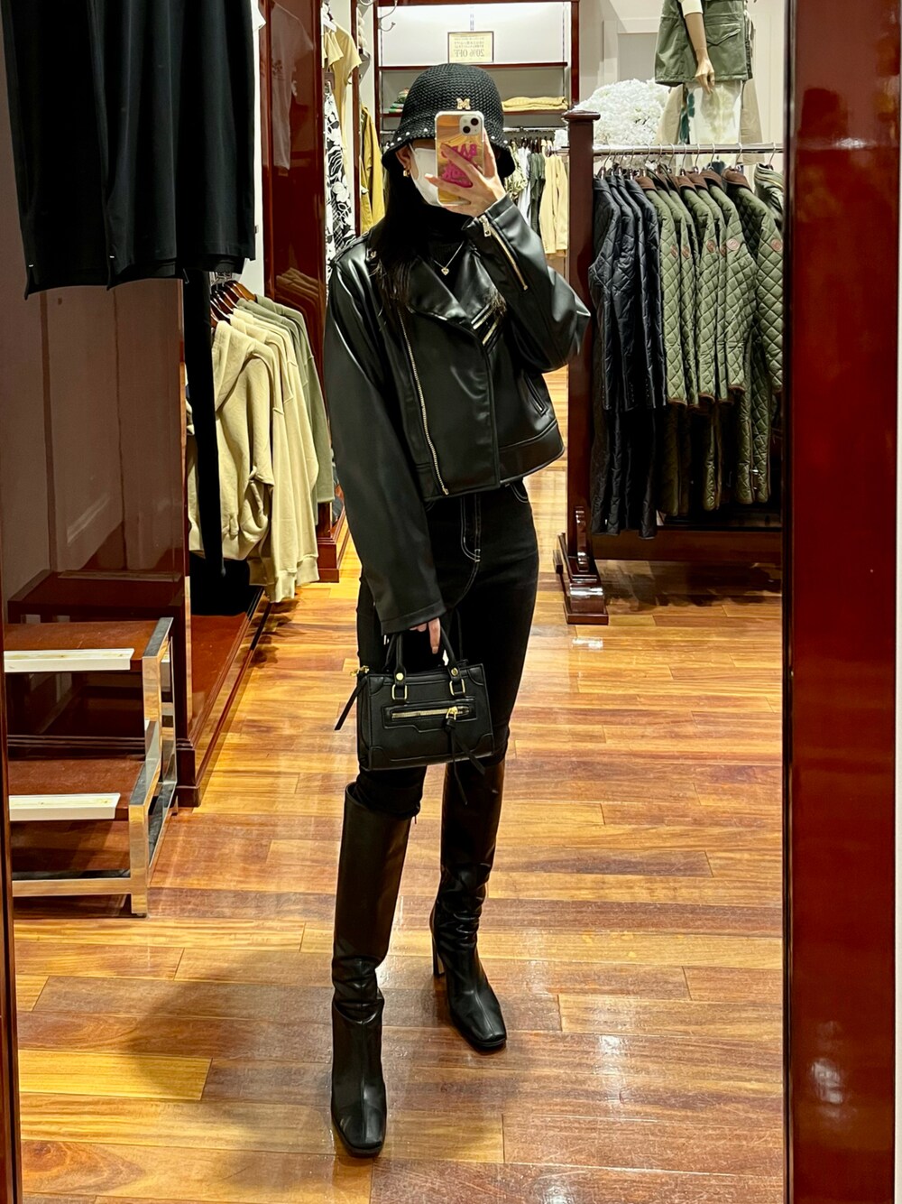 「WEARハロウィン2022、休日コーデ、秋服、お出かけコーデ、ミニバッグ、shein、ZARA、ザラ、ライダース、GYDA、ACYM、ロングブーツ、バケットハット、オールブラック、オールブラックコーデ」｜「ZARAのアイテム（ライダースジャケット、ブラック系）」を使った、Manamiさん（レディース・157cm）の秋コーディネートの1枚目の写真