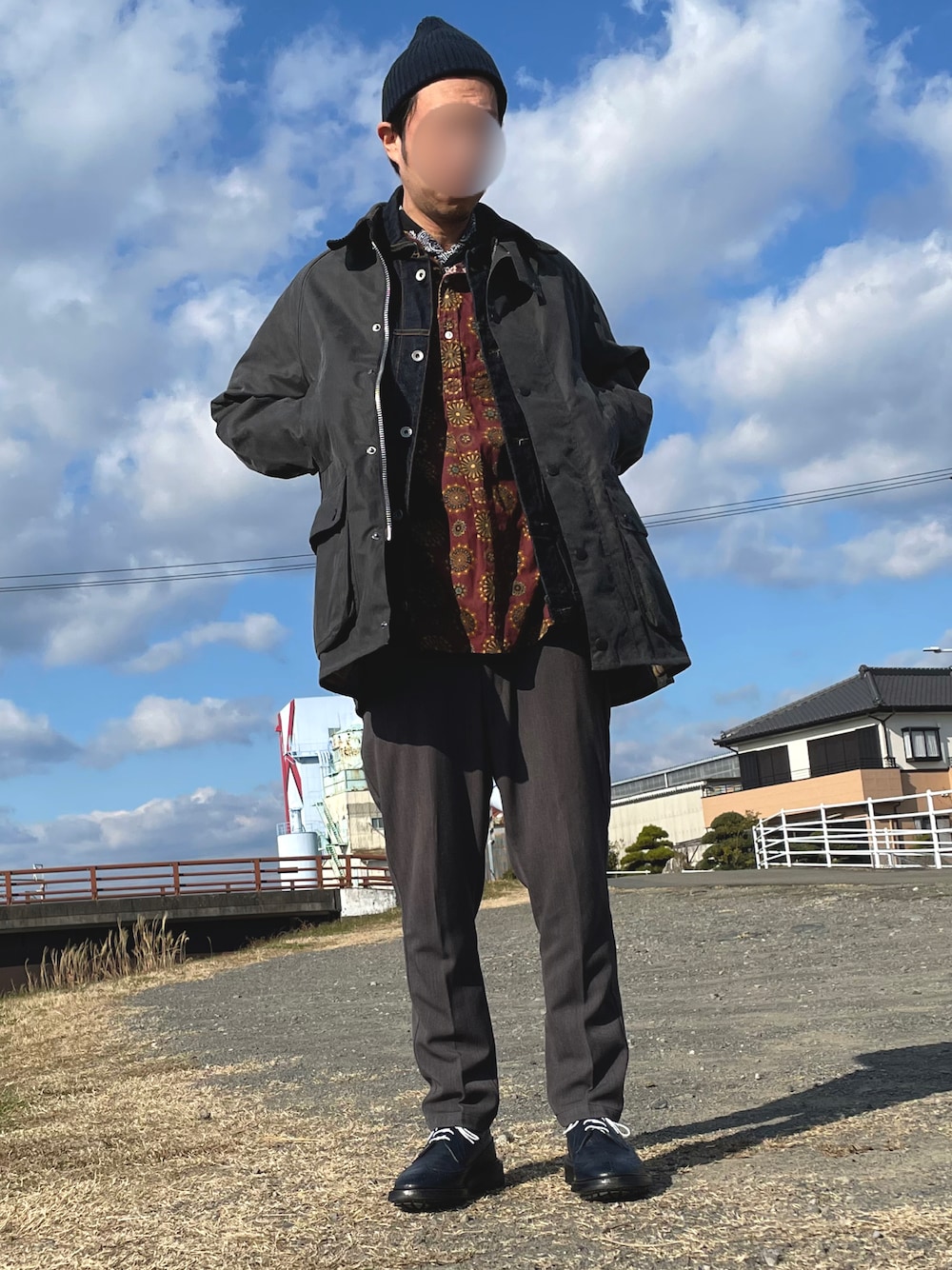 「革靴、オトナカジュアル、マイベストコーデ2021、カジュアルコーデ、きれいめカジュアル、グレー、バブアー、ハンティングジャケット、秋冬コーデ」｜「URBAN RESEARCHのTricker's ×UR　FULL  BROGUE SHOES（その他シューズ、ブルー系）」を使った、gozou12345さん（メンズ・175cm）の冬コーディネートの1枚目の写真