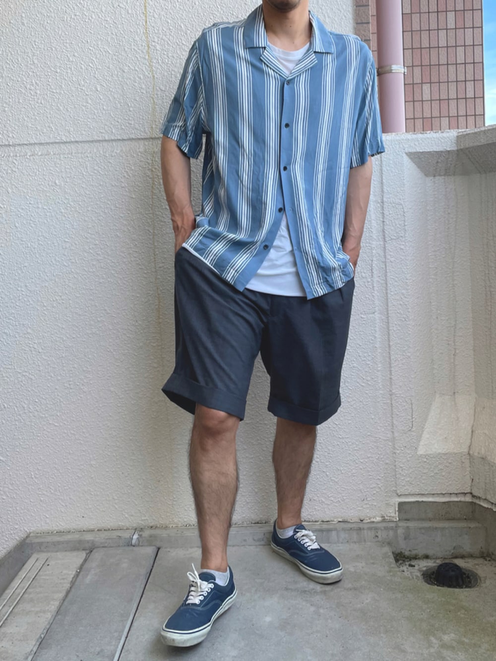 「スニーカー、カジュアル、バンズ、プチプラ、古着MIX、シャツスタイル、シャツコーデ、ストリートコーデ、夏コーデ」｜「C.E.L.STOREのVANS/ヴァンズ ERA HALF MOON（スニーカー、ブルー系）」を使った、gozou12345さん（メンズ・175cm）の夏コーディネートの1枚目の写真