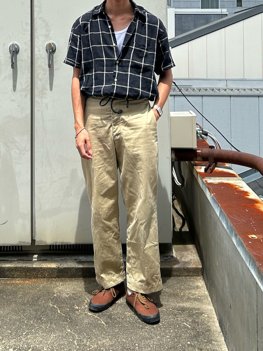 「リネンシャツ、ウィンドウペン」｜「NAUTICAのアイテム（シャツ/ブラウス、ブラック系）」を使った、二軒茶屋さん（メンズ・178cm）の夏コーディネートの1枚目の写真