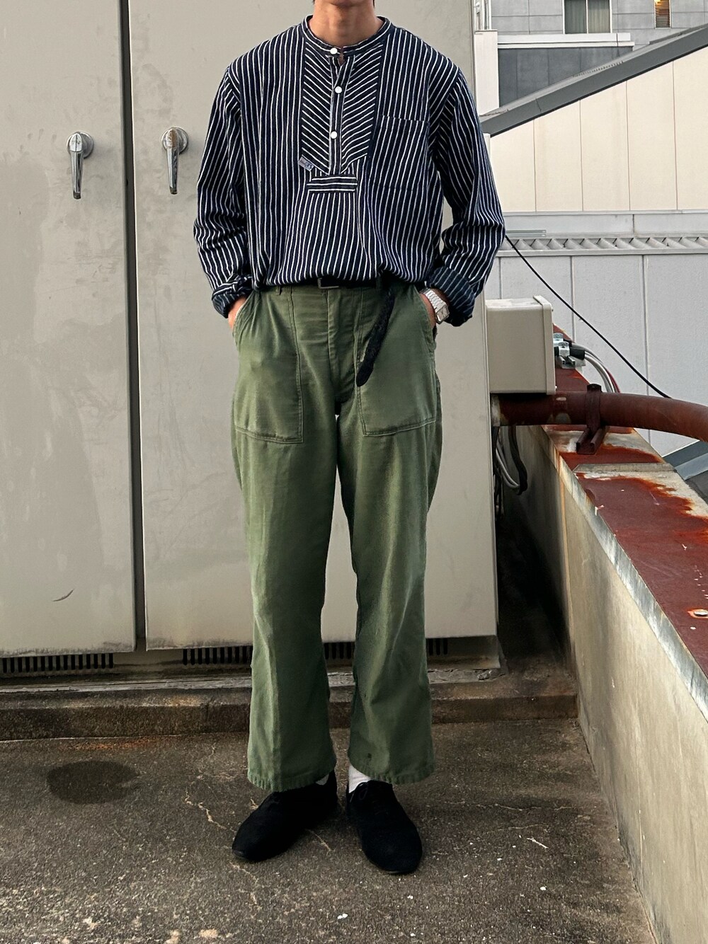 「modASのアイテム（シャツ/ブラウス、ブルー系）」を使った、二軒茶屋さん（メンズ・178cm）の秋コーディネートの1枚目の写真
