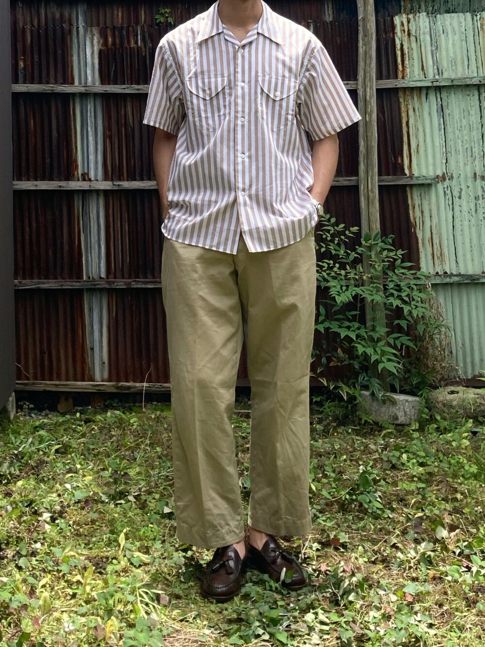 「オープンカラーシャツ、タッセルローファー、ブラウン」｜「MILITARYの50s US Army chino（チノパンツ、ベージュ系）」を使った、二軒茶屋さん（メンズ・178cm）の夏コーディネートの1枚目の写真