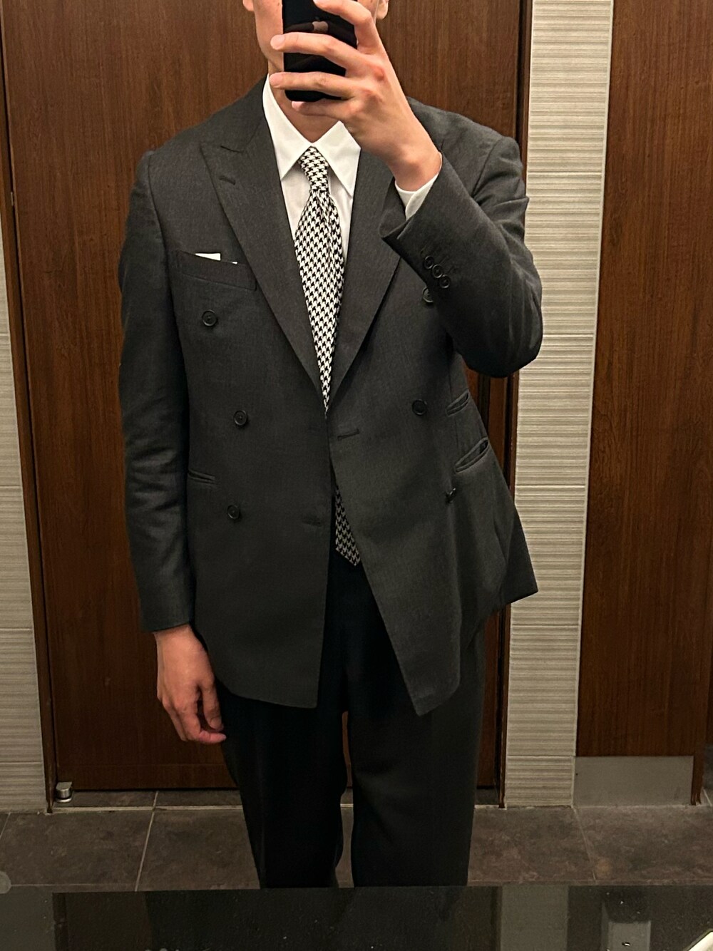 「結婚式、スーツスタイル、フォーマル」｜「JOHN COMFORTのアイテム（ネクタイ、その他）」を使った、二軒茶屋さん（メンズ・178cm）の春コーディネートの1枚目の写真