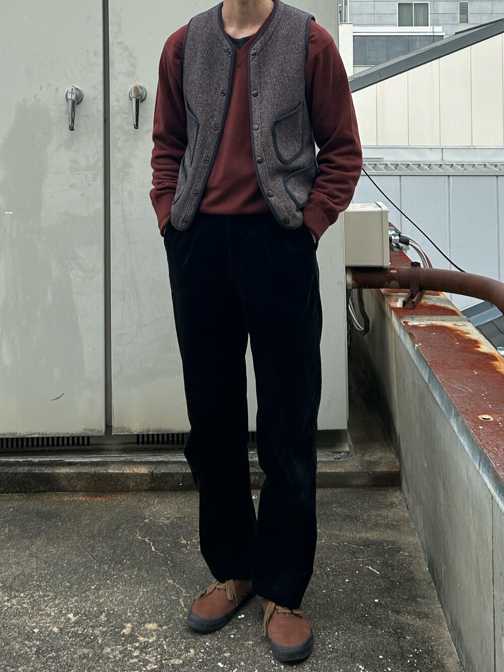 「VINTAGEのアイテム（ニット/セーター、レッド系）」を使った、二軒茶屋さん（メンズ・178cm）の冬コーディネートの1枚目の写真