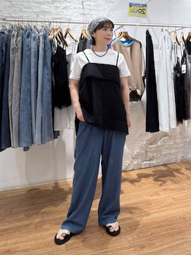 「LEPSIM（レプシィム）のスースーデニムストレートパンツ　637621（デニムパンツ、ブルー系）」を使った、mayaさん（レディース・158cm）の春コーディネート