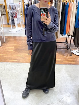 「LEPSIM（レプシィム）のストレッチサテンスカート　497324（スカート）」を使った、mayaさん（レディース・156cm）の秋コーディネート