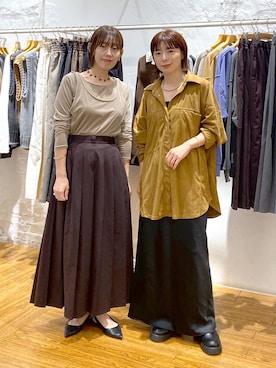 「LEPSIM（レプシィム）のストレッチサテンスカート　497324（スカート）」を使った、mayaさん（レディース・156cm）の秋コーディネート