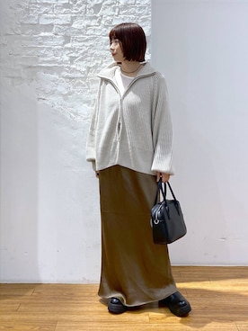 「LEPSIM（レプシィム）のストレッチサテンスカート　497324（スカート）」を使った、mayaさん（レディース・156cm）の秋コーディネート