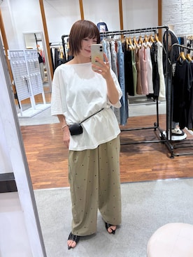 「LEPSIM（レプシィム）の《レプクル》オフショルワイドT　242876（Tシャツ/カットソー、ホワイト系）」を使った、mayaさん（レディース・158cm）の夏コーディネート