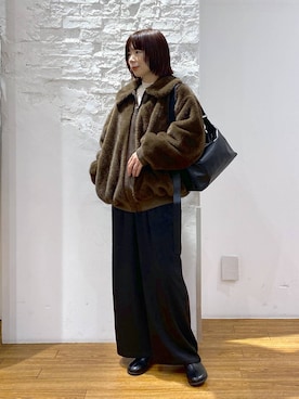 「LEPSIM（レプシィム）のサテンギャザーWストレートパンツ　600152（その他パンツ）」を使った、mayaさん（レディース・156cm）の秋コーディネート