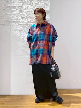 「LEPSIM（レプシィム）のストレッチサテンスカート　497324（スカート）」を使った、mayaさん（レディース・156cm）の秋コーディネート