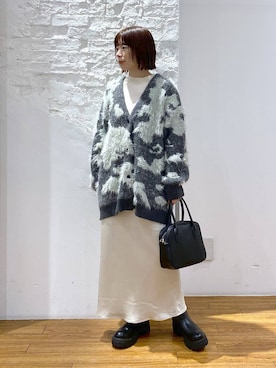 「LEPSIM（レプシィム）のストレッチサテンスカート　497324（スカート）」を使った、mayaさん（レディース・156cm）の秋コーディネート